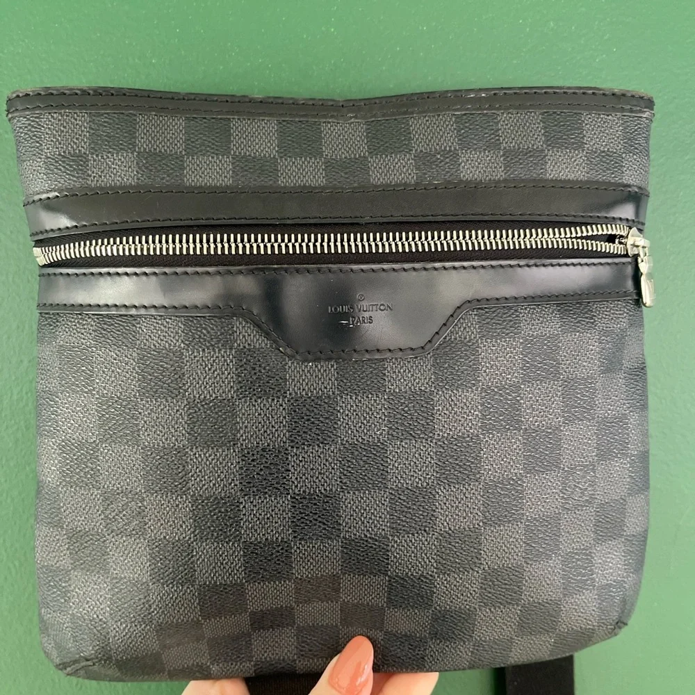 Authentic Louis Vuitton District PM Messenger – Damier Graphite - Picture 2 of 7